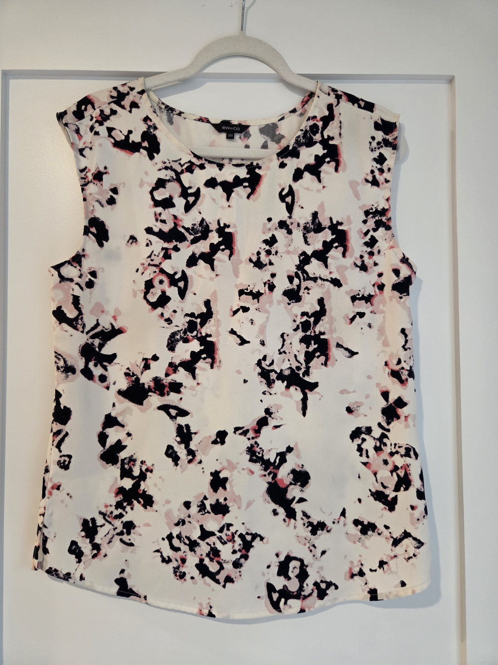 RW&CO. White Sleeveless Printed Shell Top with Black & Pink Accents